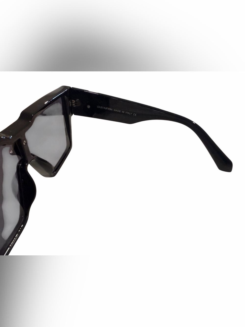 Black Style Sunglasses with Center Accent - Picture 4 of 6